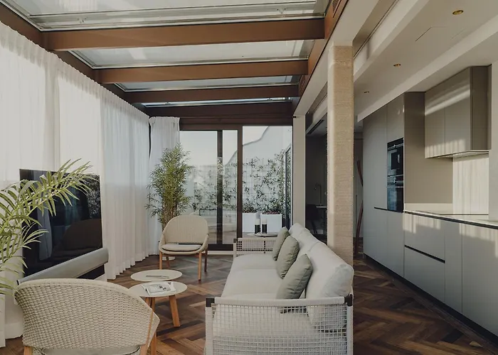 1915 Private Suites